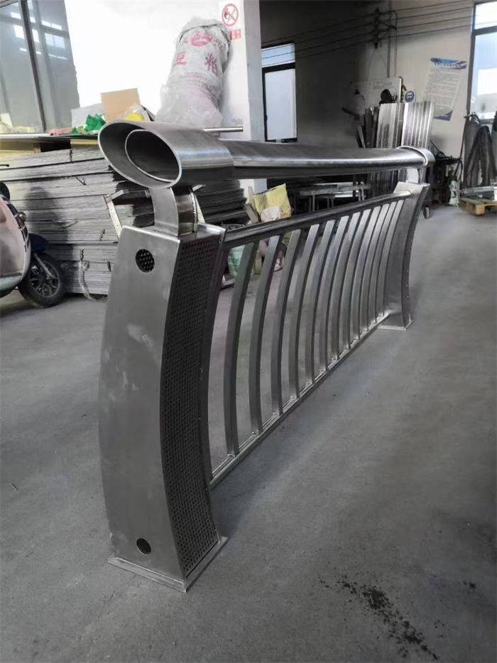 供应批发304不锈钢碳素钢复合管护栏-保量