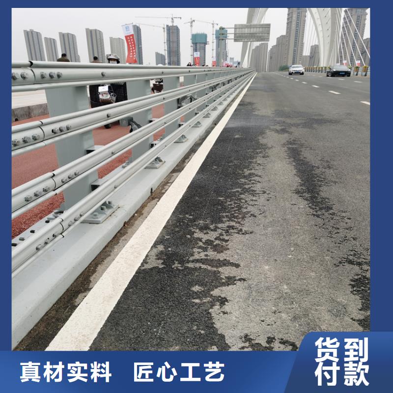 灯光护栏道路隔离护栏厂家精工细致打造当地生产商