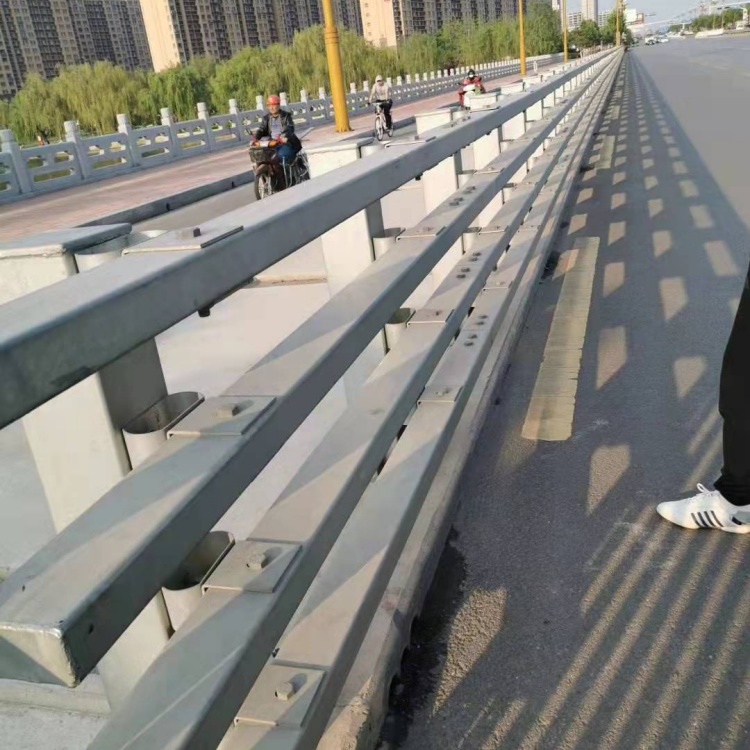 防撞护栏,桥梁防护景观护栏详细参数