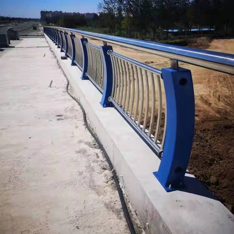 道路护栏-异形四横梁防撞护栏一站式采购方便省心