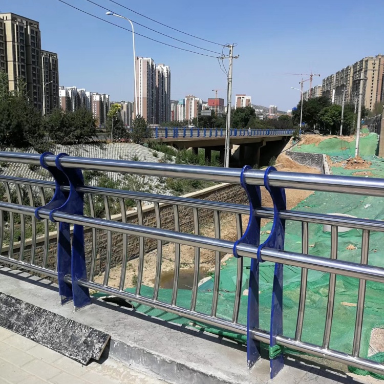 道路护栏天桥桥梁防撞护栏自主研发