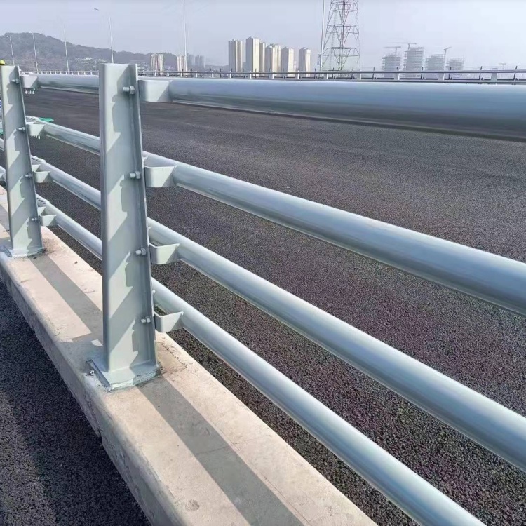 景观护栏防撞不锈钢复合管栏杆满足多种行业需求让客户买的放心