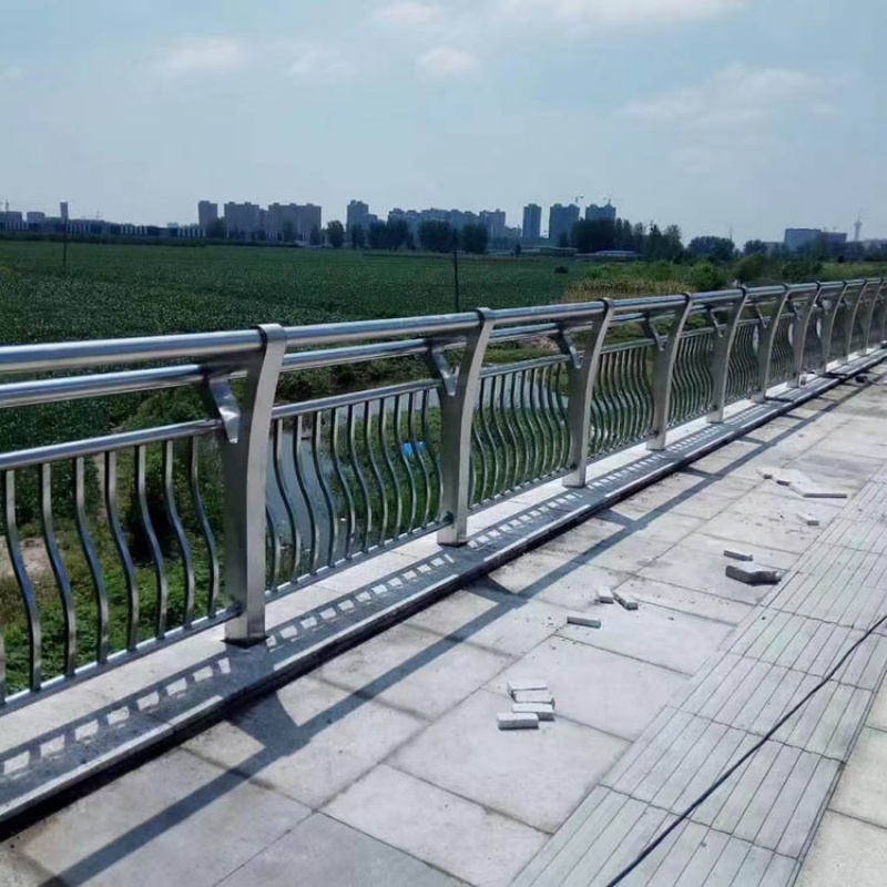 铝合金护栏不断创新