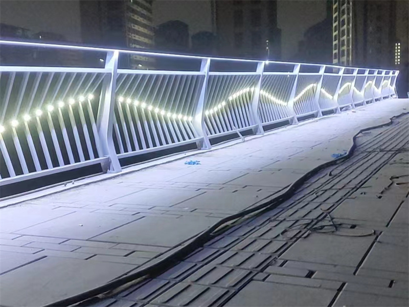 灯光护栏精选货源经验丰富品质可靠