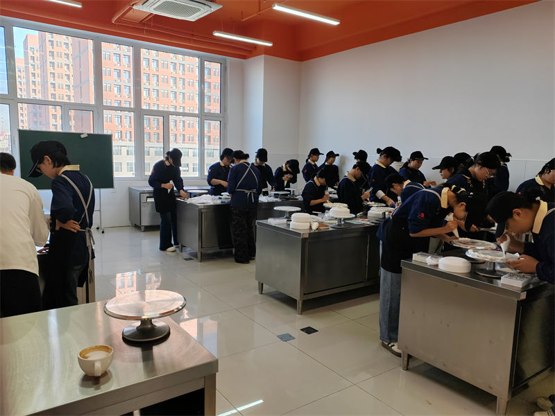 西点裱花师培训学校排名|女孩学什么技术有前途