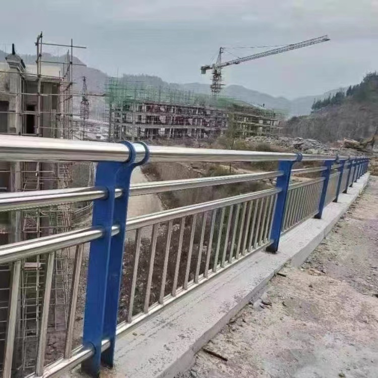 公路用护栏厂家订货