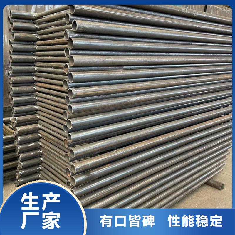 【不锈钢复合管政道路防护栏种类多质量好】实力派厂家