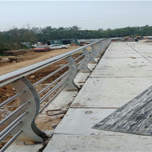 道路桥梁防撞护栏美观大方