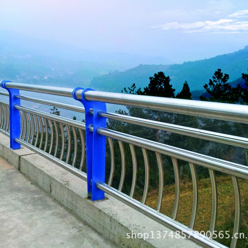 护栏2道路防撞栏杆 从厂家买售后有保障厂家经验丰富