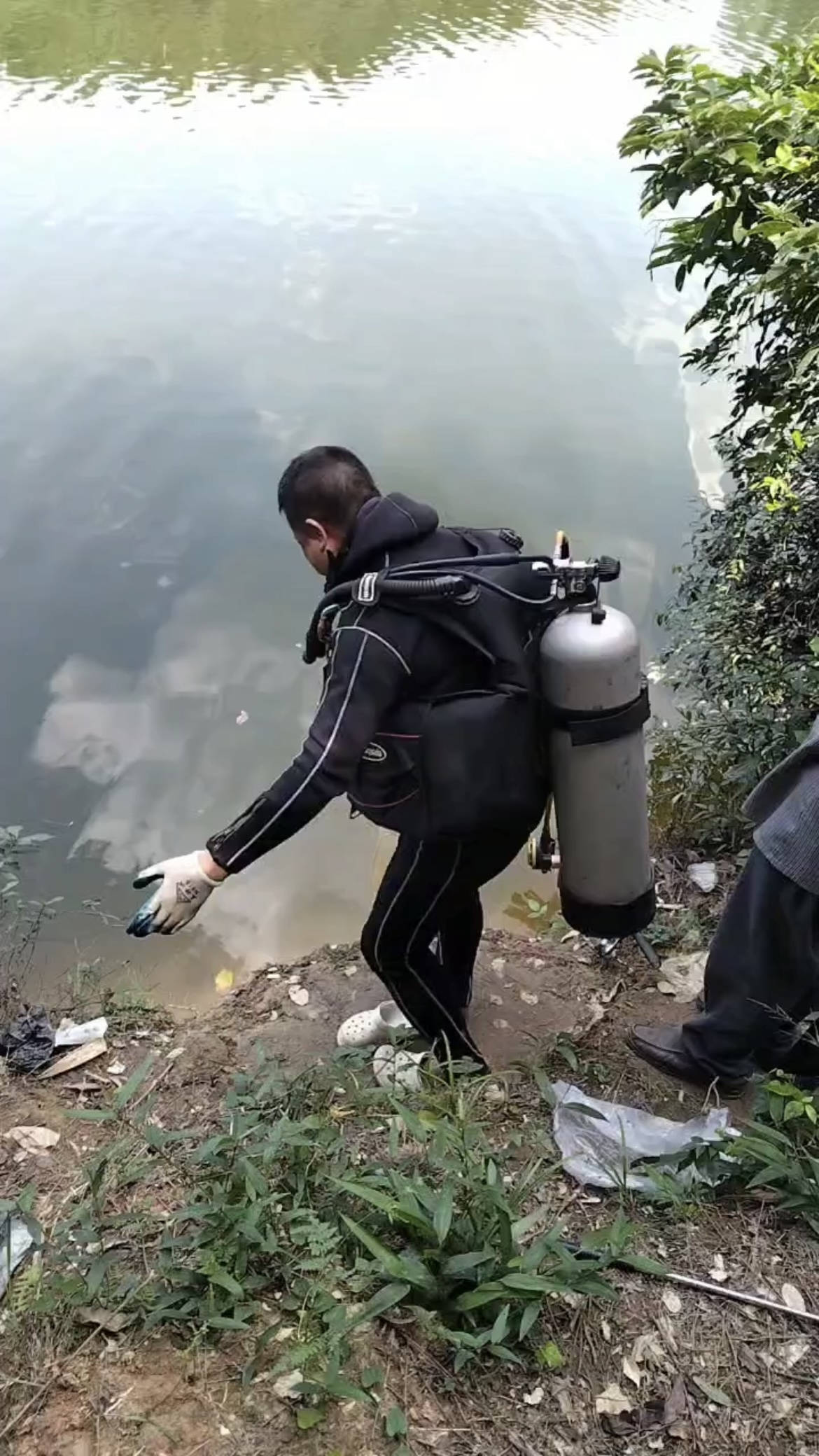 潜水打捞队快速到达精英团队