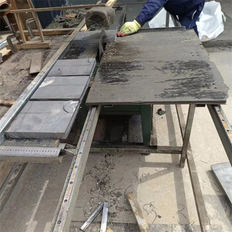 窗帘铅块距您较近
