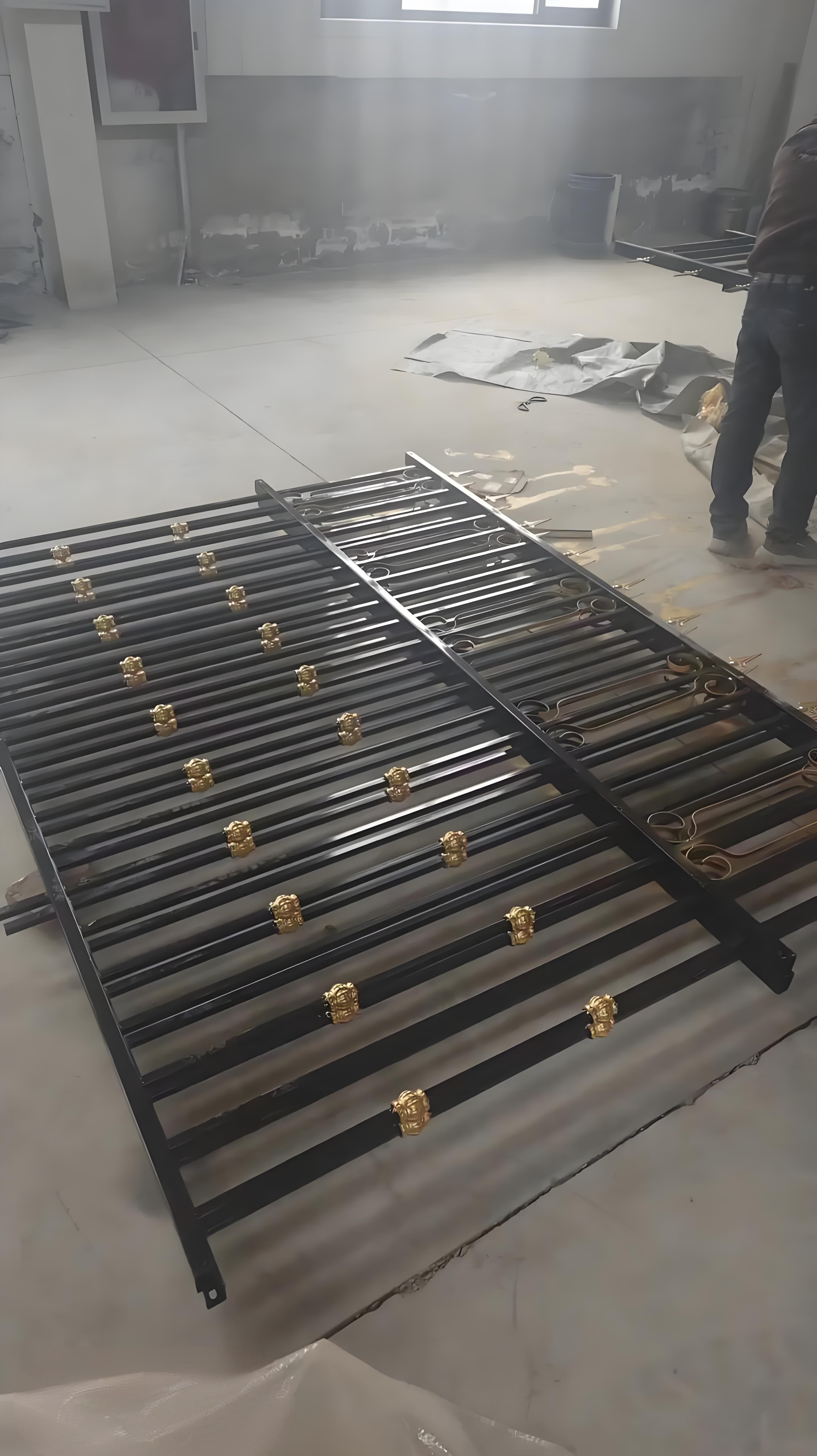 交通人形通道护栏发货及时本市供应商