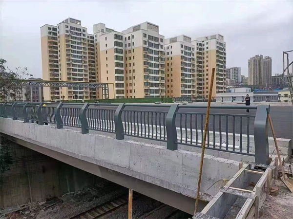 询问报价波形梁护栏防阻块和托架适用场景