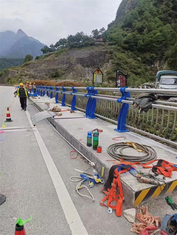 报价波形梁护栏防阻块和托架物流配送