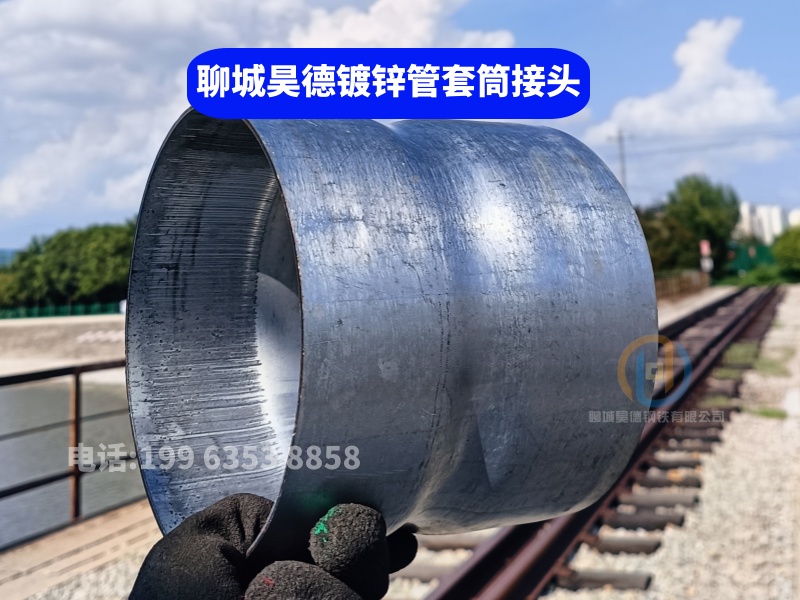 114穿梁伸缩套管管线安装