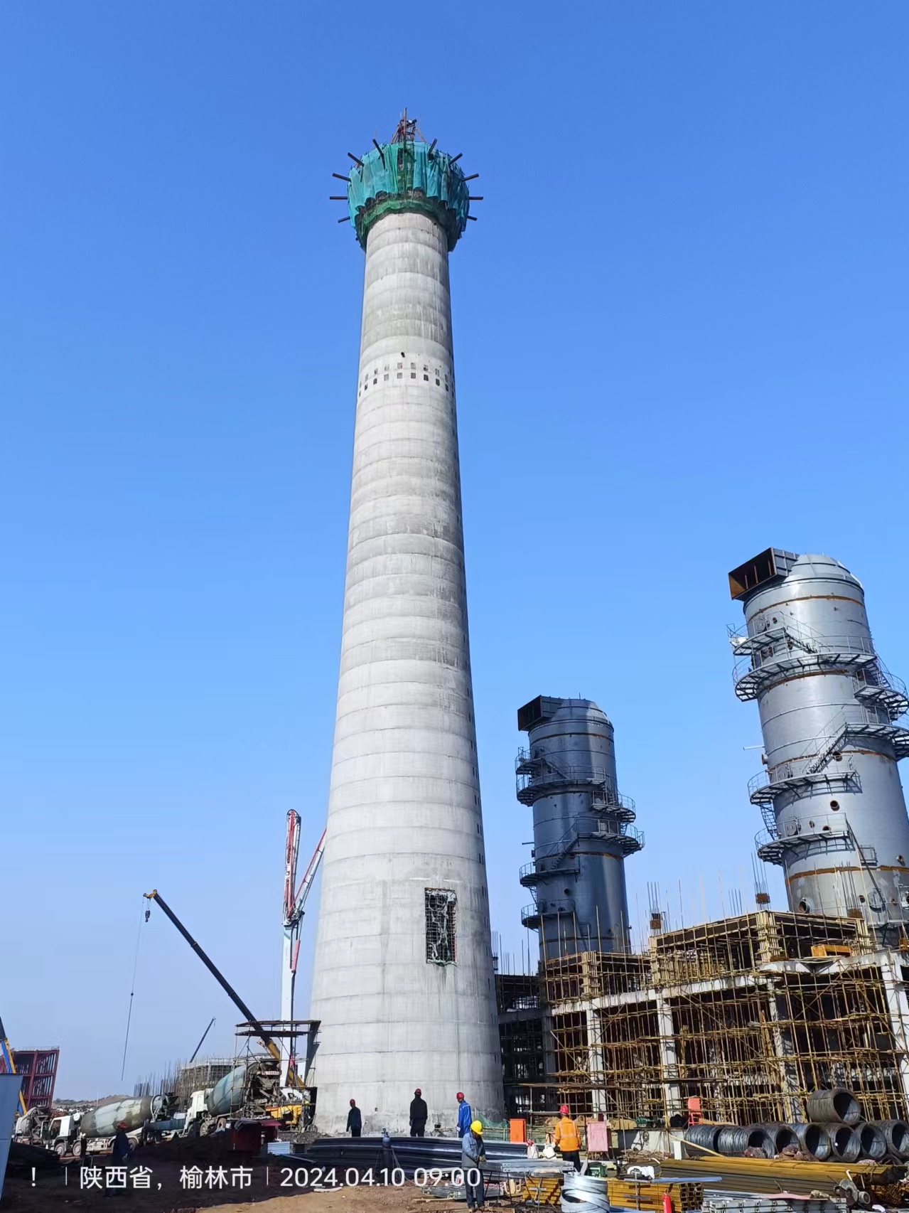 170米混凝土烟囱外筒美化彩绘实力商家