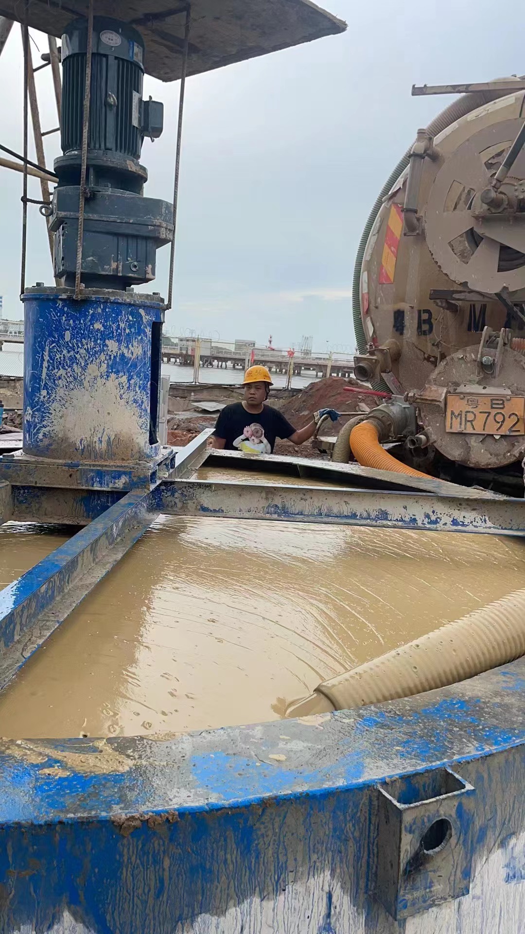 黑臭蓝藻水体治理
土壤固化剂量大从优